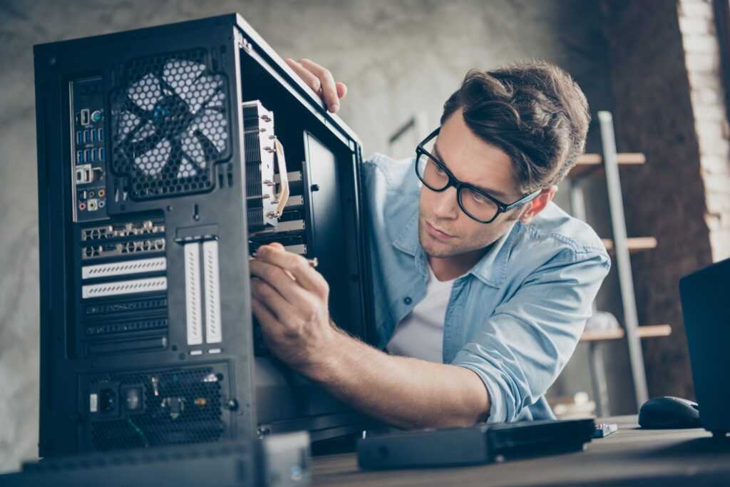 How to Hire an IT Manager Repairing a Computer