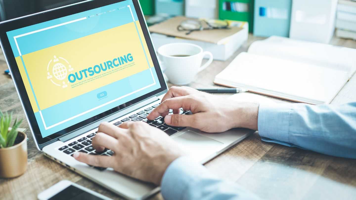 Key Factors Influencing the Success of Outsourced Cloud Migration