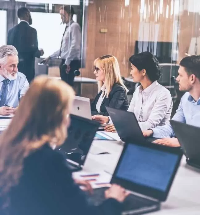 IT Professionals Collaborating<br />
