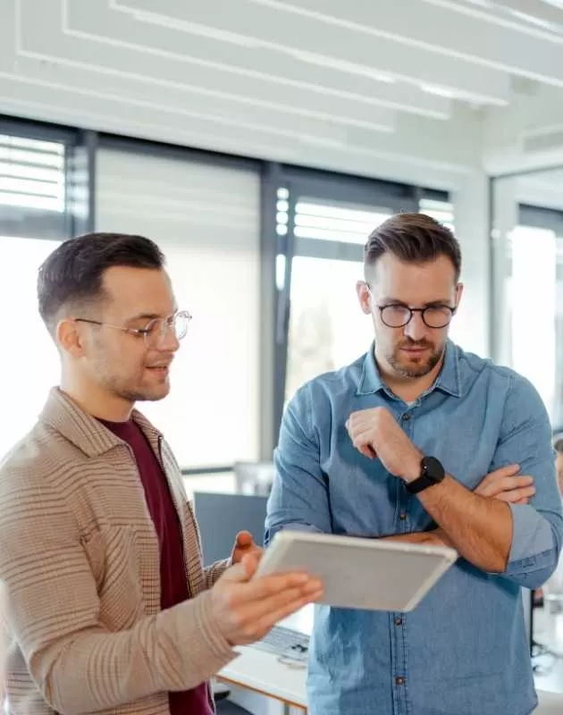 IT Professionals Discussing Project<br />
